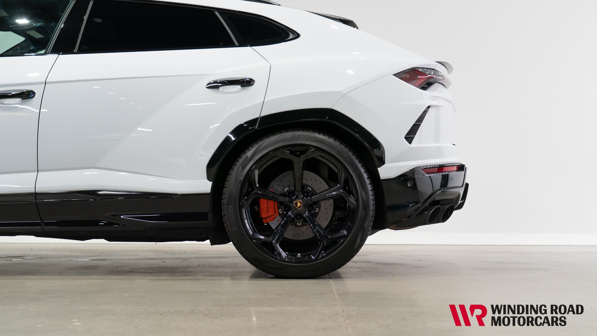 2019 Lamborghini Urus 2