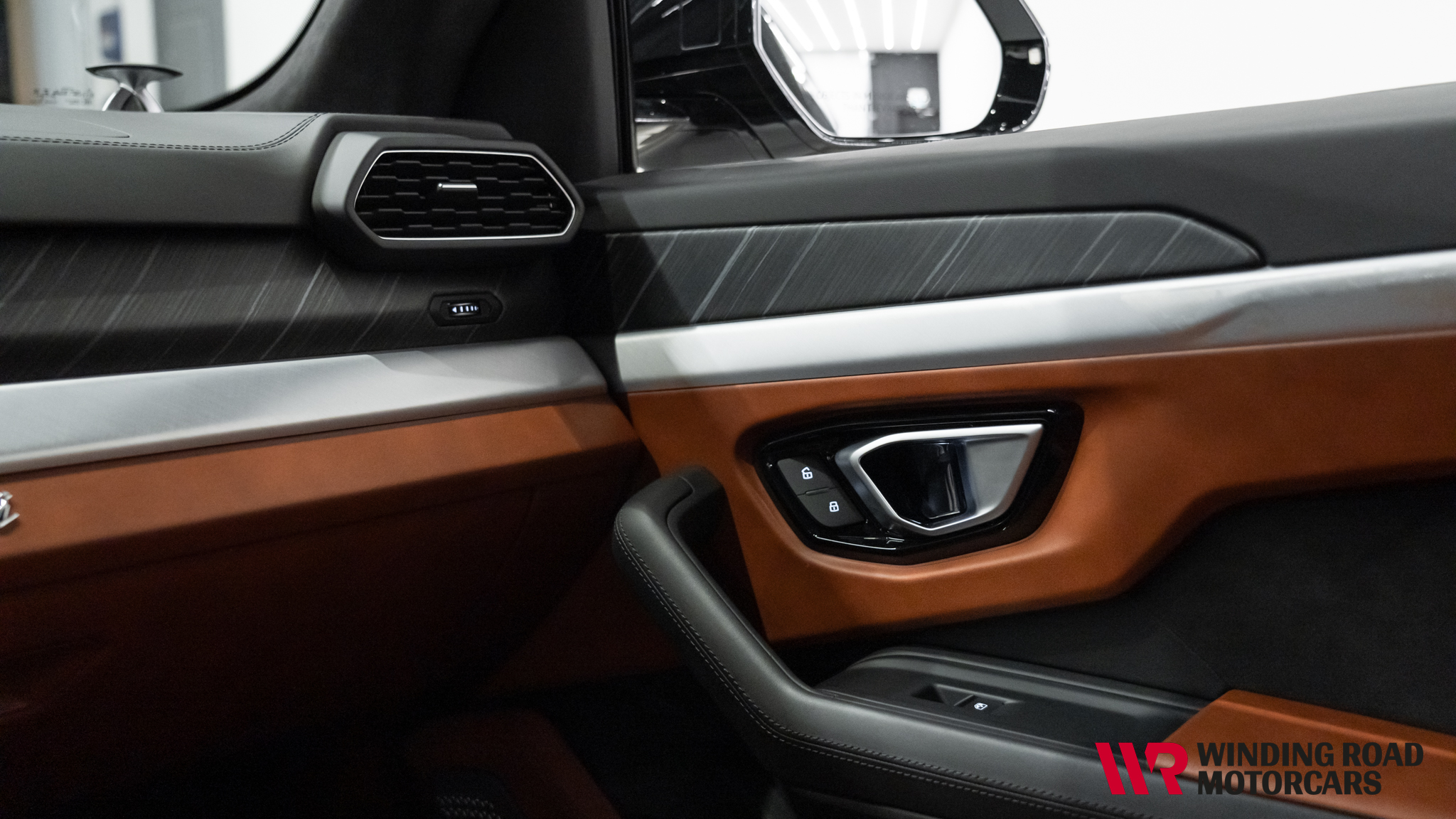 2019 Lamborghini Urus 50