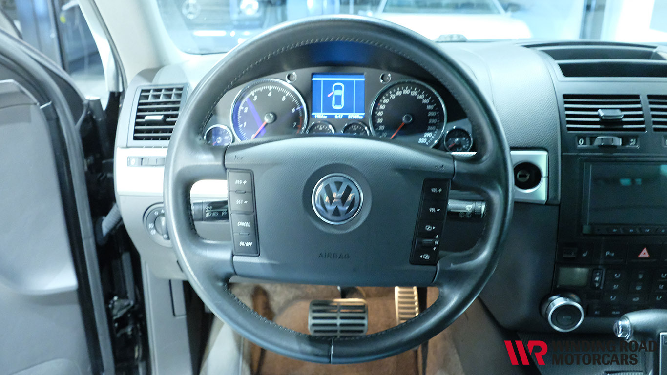 2005 Volkswagen Touareg W12 Sport 8
