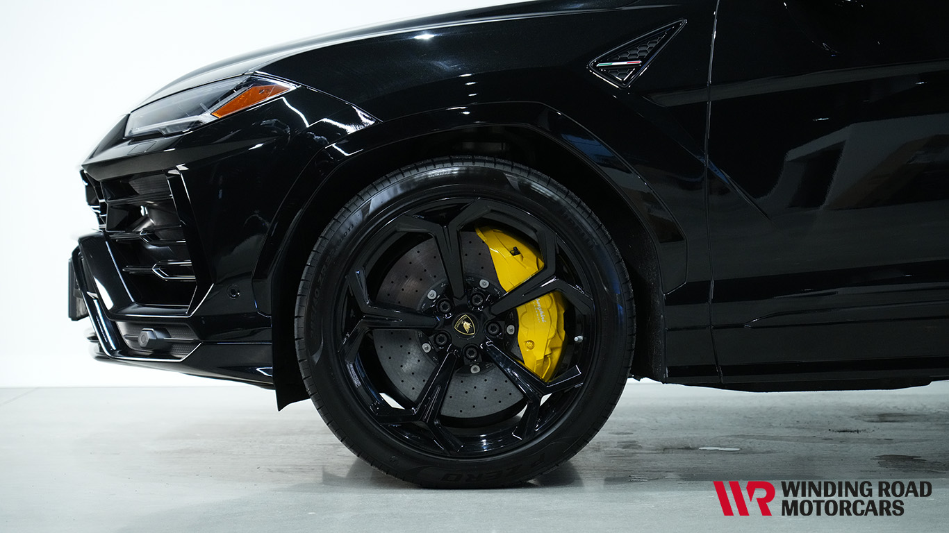 2019 Lamborghini Urus 2