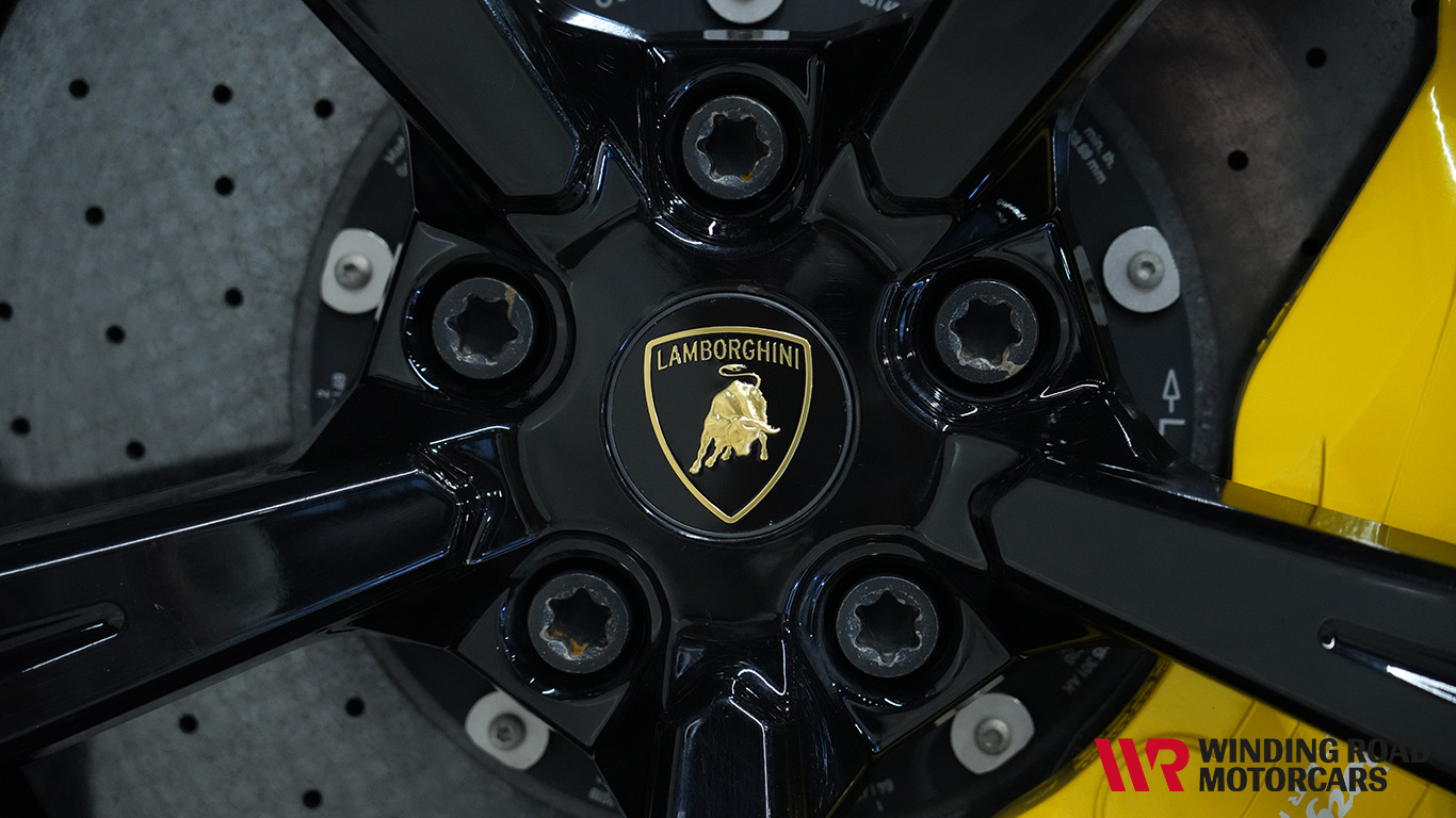 2019 Lamborghini Urus 12