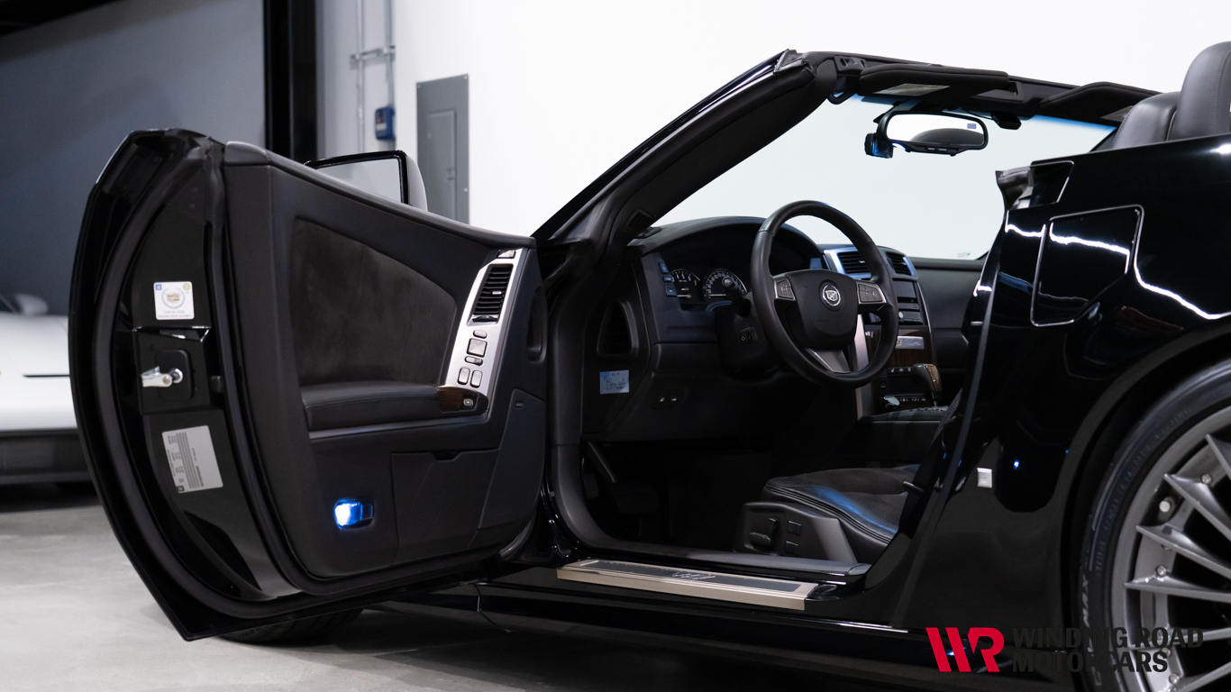 2008 Cadillac XLR-V 33