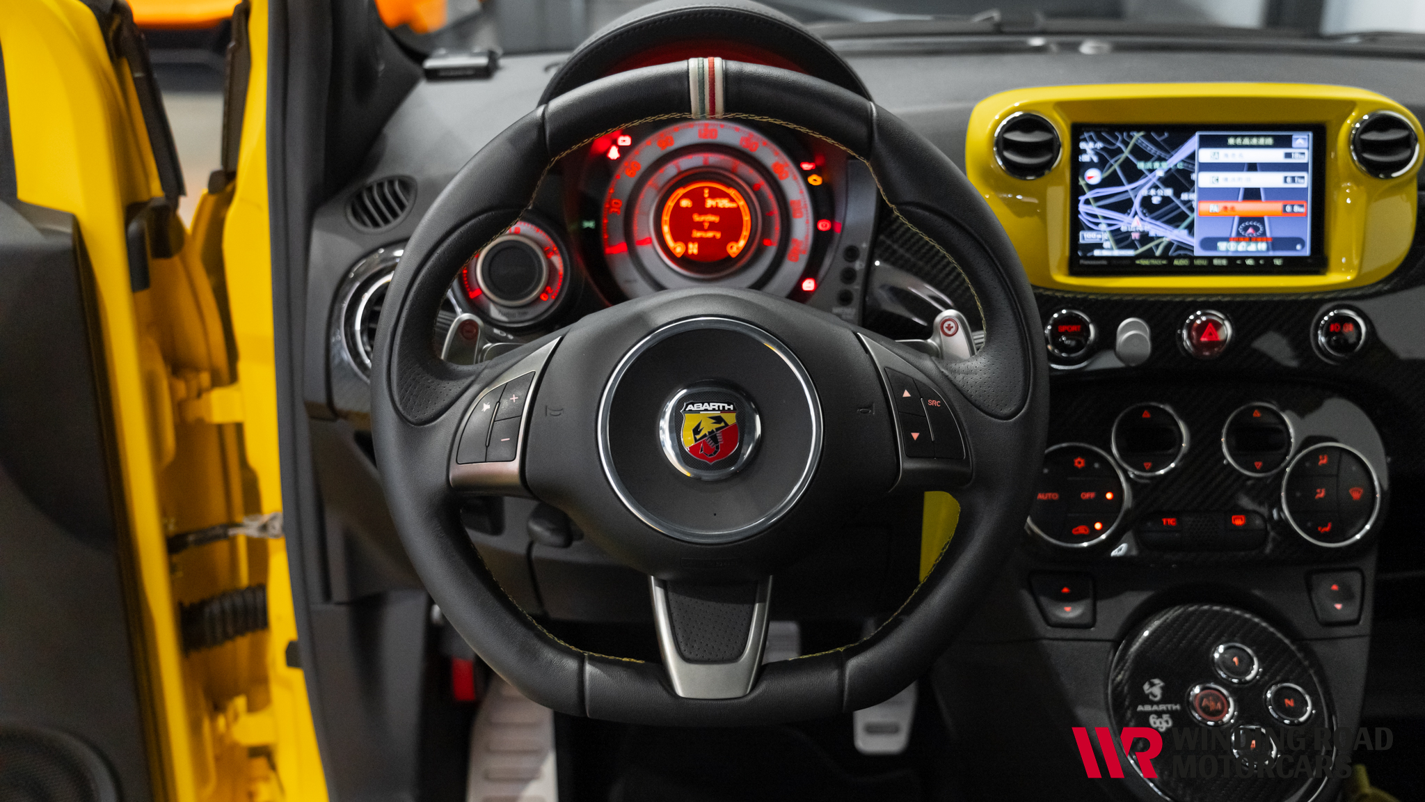 2011 Fiat Abarth 695 Tributo Ferrari 38