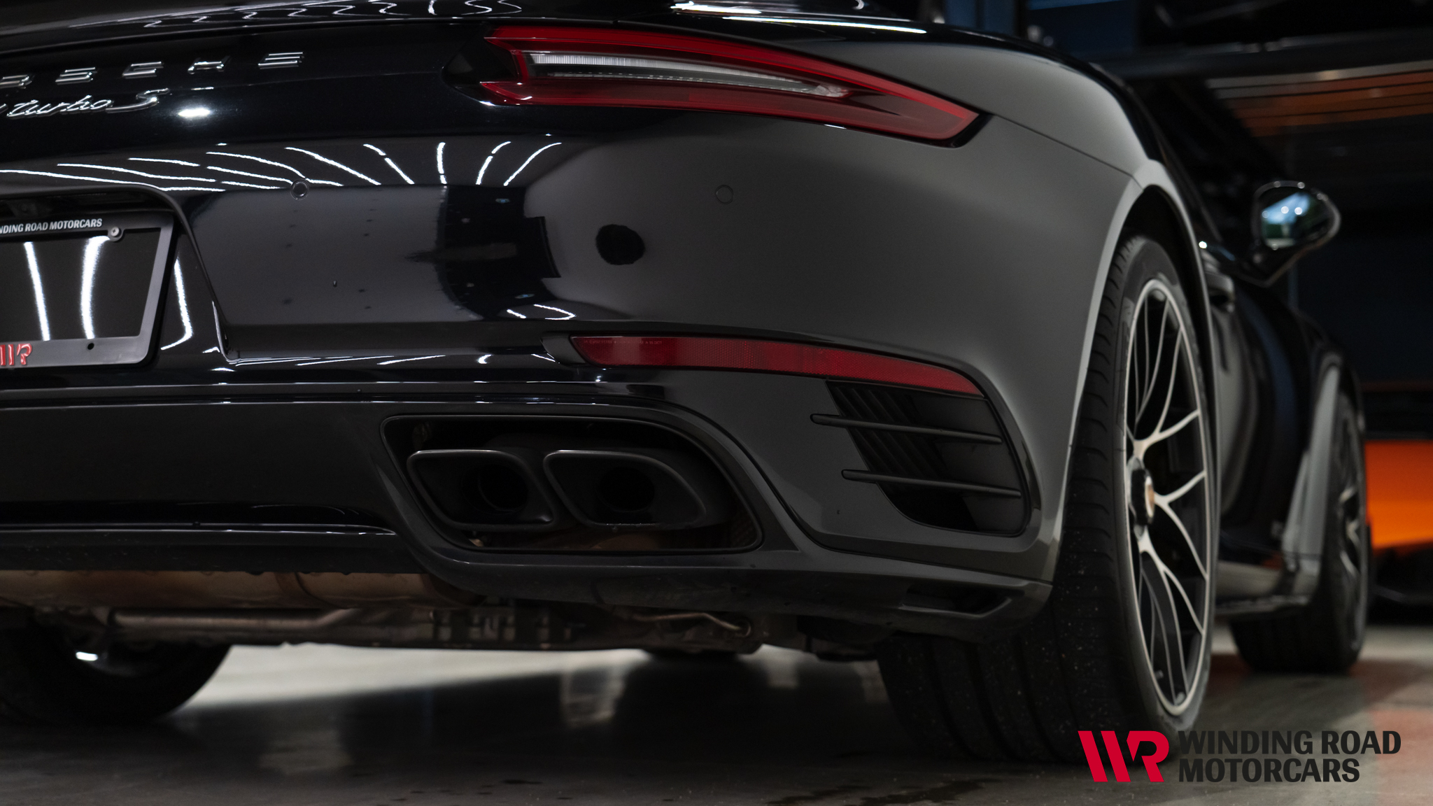 2017 Porsche 911 Turbo S 32