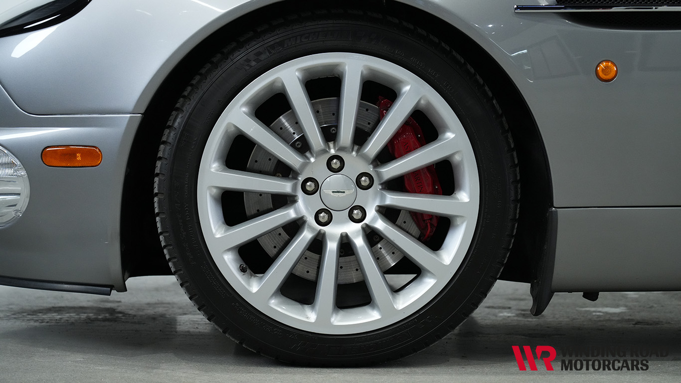 2002 Aston Martin Vanquish 4