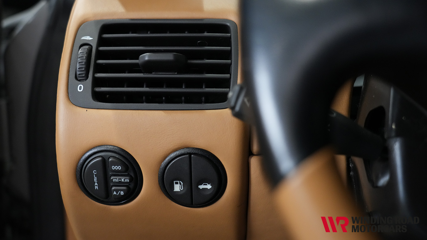 2002 Aston Martin Vanquish 29