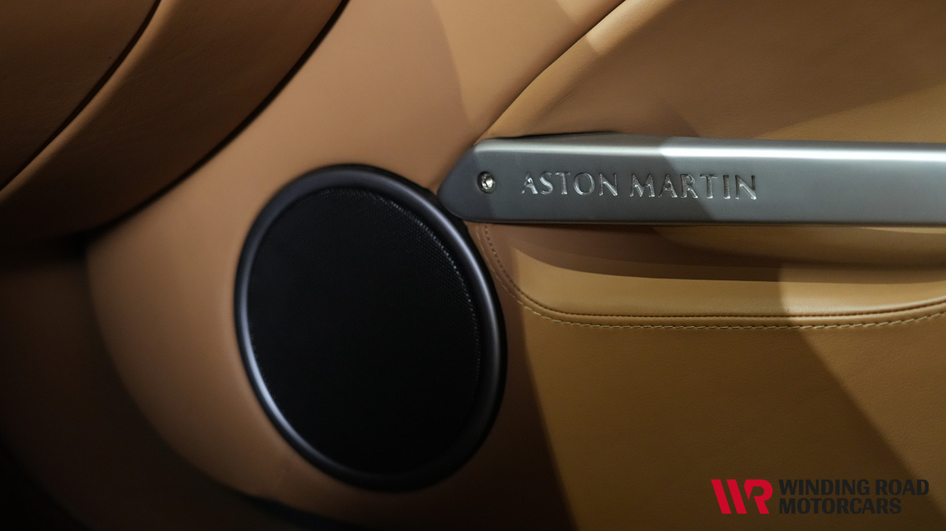 2002 Aston Martin Vanquish 31