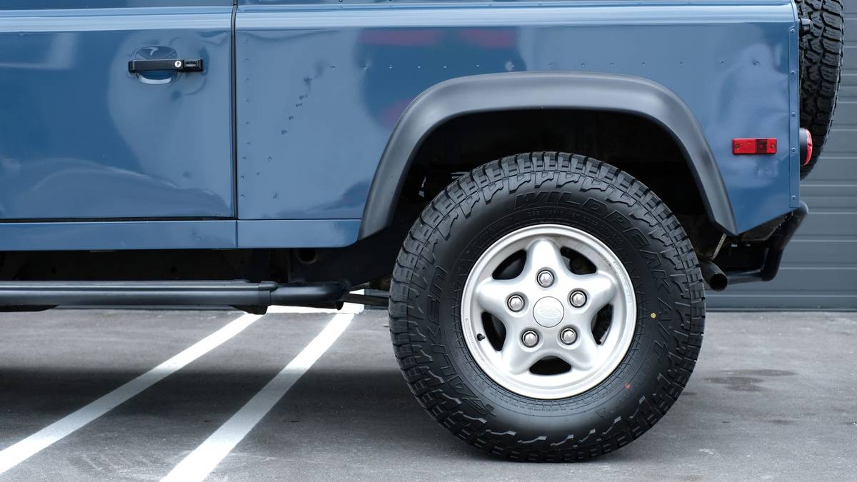 1997 Land Rover Defender 90 NAS 8